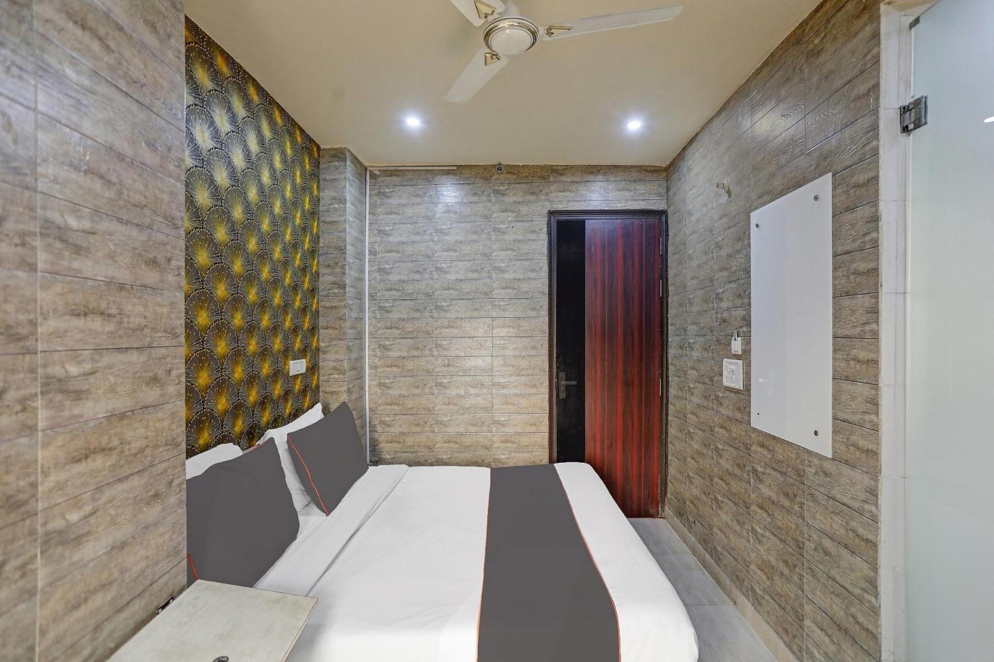 Hotel Collection O Model Town Metro View Neu-Delhi Exterior foto