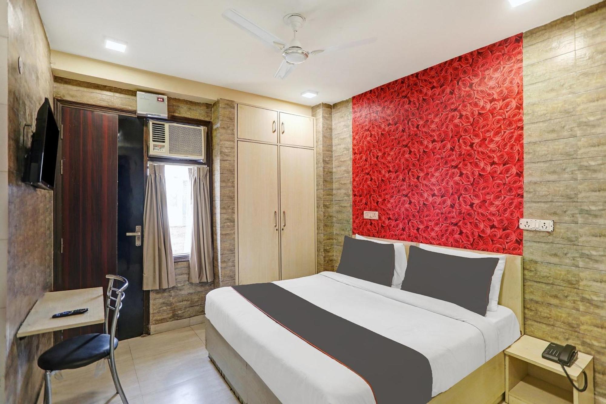 Hotel Collection O Model Town Metro View Neu-Delhi Exterior foto