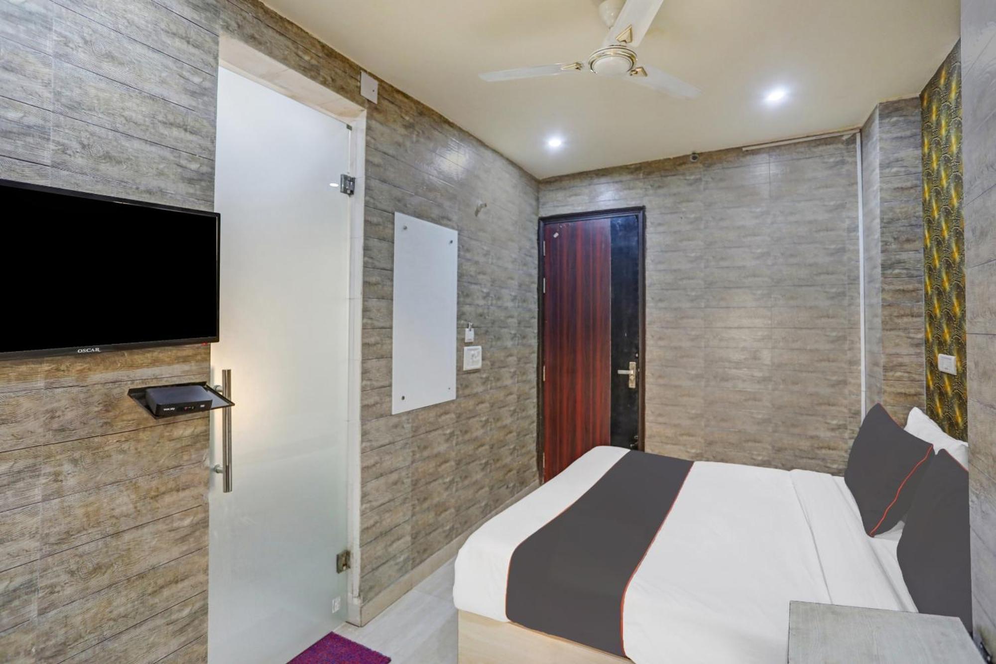 Hotel Collection O Model Town Metro View Neu-Delhi Exterior foto