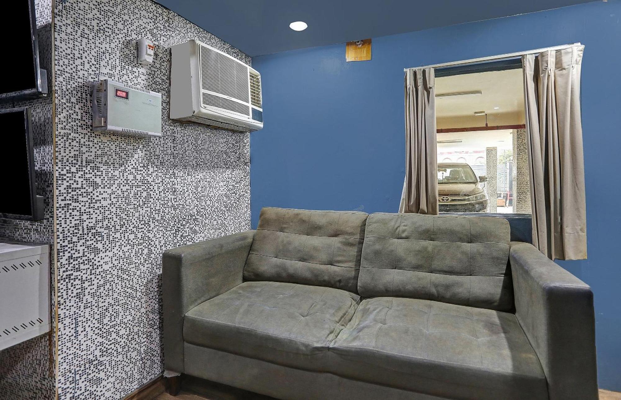 Hotel Collection O Model Town Metro View Neu-Delhi Exterior foto