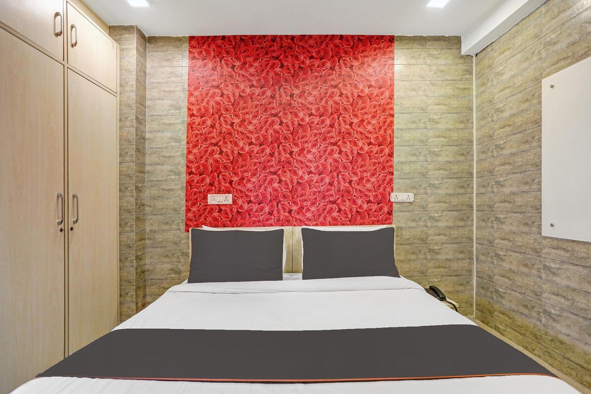 Hotel Collection O Model Town Metro View Neu-Delhi Exterior foto
