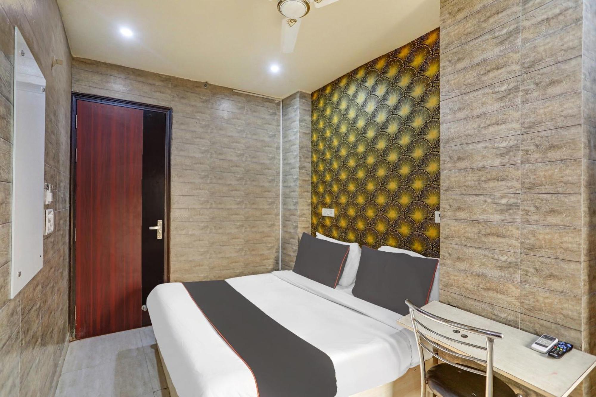 Hotel Collection O Model Town Metro View Neu-Delhi Exterior foto
