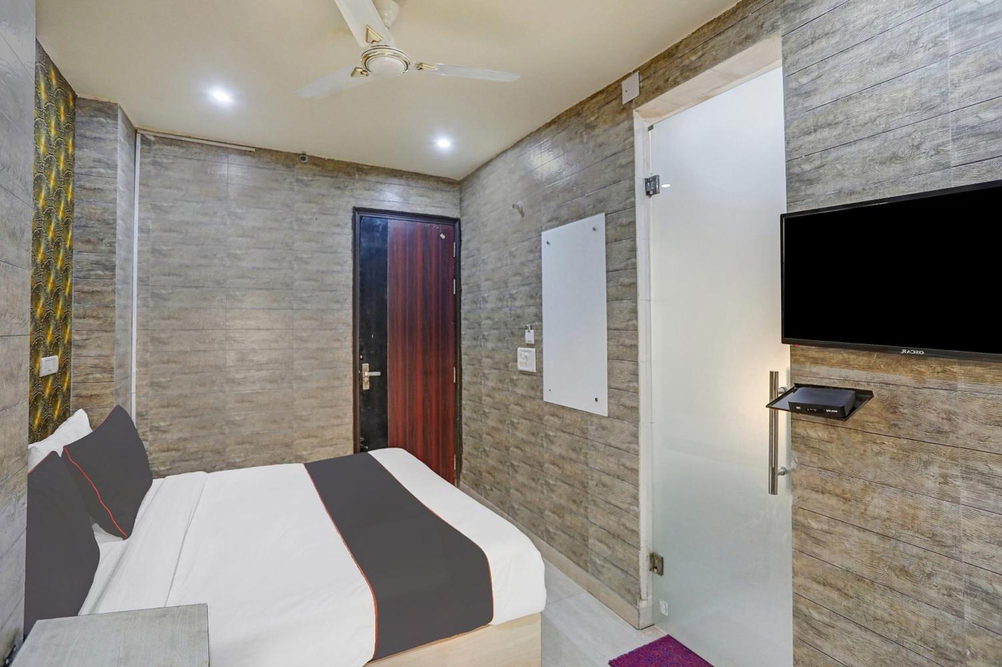 Hotel Collection O Model Town Metro View Neu-Delhi Exterior foto