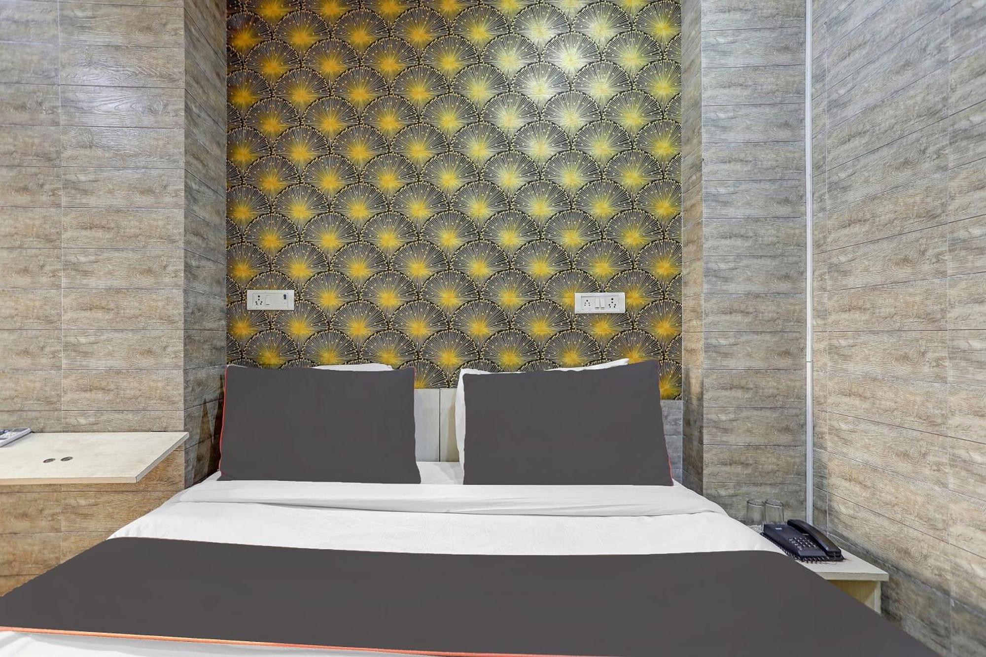 Hotel Collection O Model Town Metro View Neu-Delhi Exterior foto