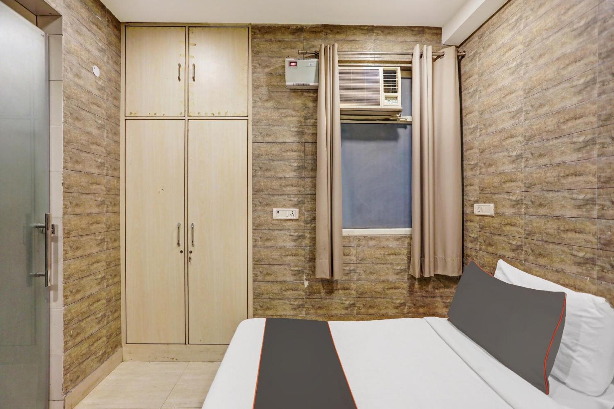 Hotel Collection O Model Town Metro View Neu-Delhi Exterior foto