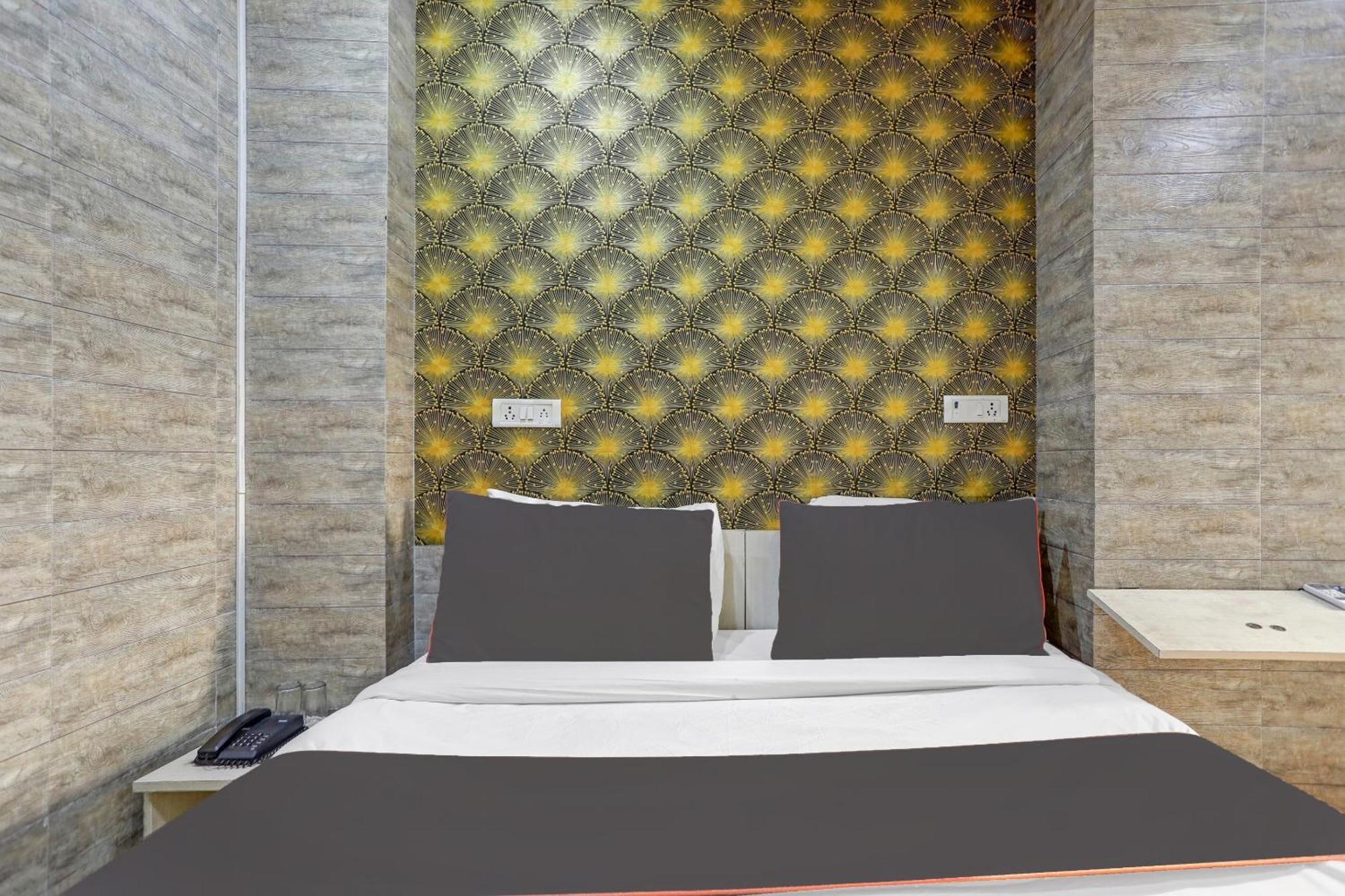 Hotel Collection O Model Town Metro View Neu-Delhi Exterior foto