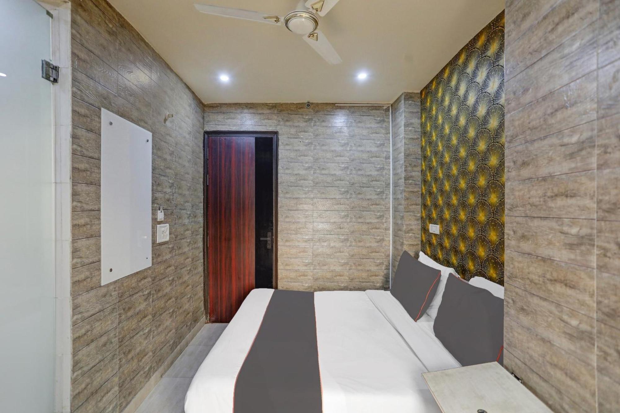 Hotel Collection O Model Town Metro View Neu-Delhi Exterior foto